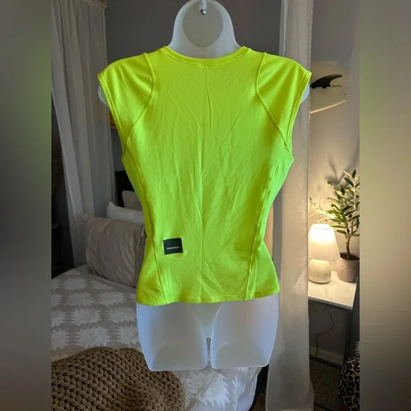 Lululemon Cap Sleeve Hiking Tank Top, Size 6 - Picture 6 of 7